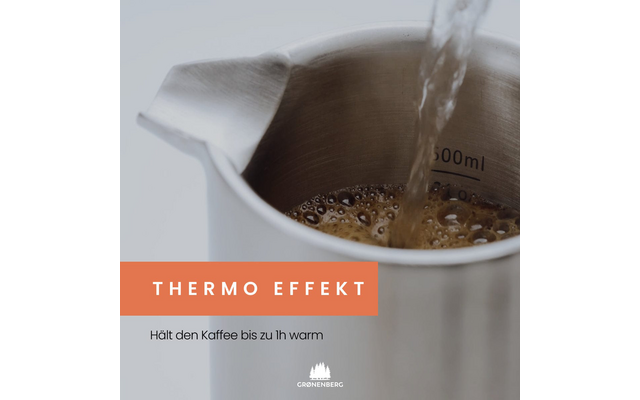 Jarra de acero inoxidable con pico, líquido oscuro con espuma en el interior, marca de medida "500 ml" en la pared interior, chorro de líquido vertiéndose desde arriba, rectángulo naranja con texto blanco 'THERMO EFFEKT', pequeño texto negro 'Hält den Kaffee bis zu 1h warm' y pequeño logo blanco 'GRONENBERG'