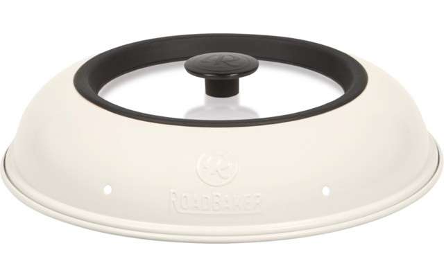 Cremefarbener runder Topfdeckel mit schwarzem Griff in der Mitte, schwarzem innerem Rand und Markenprägung RoadBaker
