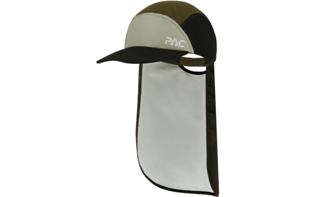 Casquette multicolore avec visière et longue bavette arrière, logo blanc "P.A.C"