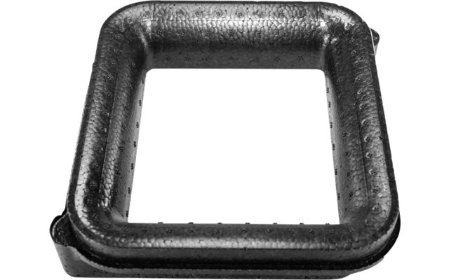 Quadratisches metallisches Teil mit abgerundeten Ecken und quadratischer Öffnung in der Mitte