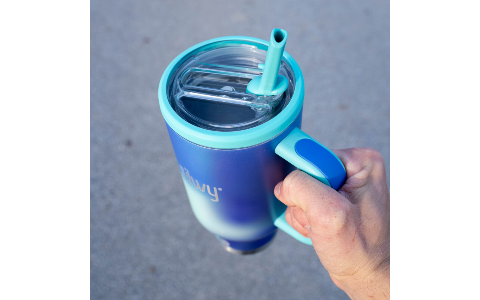 Product afbeelding Silwy Magnet Tumbler Isolierbecher aus Edelstahl mit Griff und Metall-Nano-Gel-Pad 900 ml 1