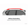 Seitenansicht eines grauen Autos mit zwei Fenstern und einer roten Dachreling über dem Dach; weißer Hintergrund; darunter der Text 'Offene Dachreling', die Unterzeile 'Reling mit sichtbarem Abstand zum Dach' und 'KI-generiert'