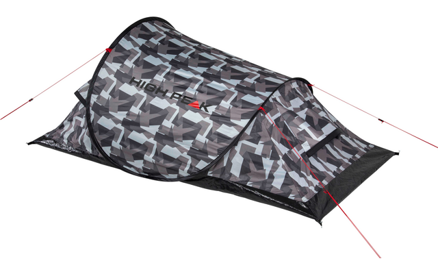 Tunneltent met grijs geometrisch camouflagepatroon, twee gebogen tentstokken, zwarte grondzeil en rode scheerlijnen op witte achtergrond