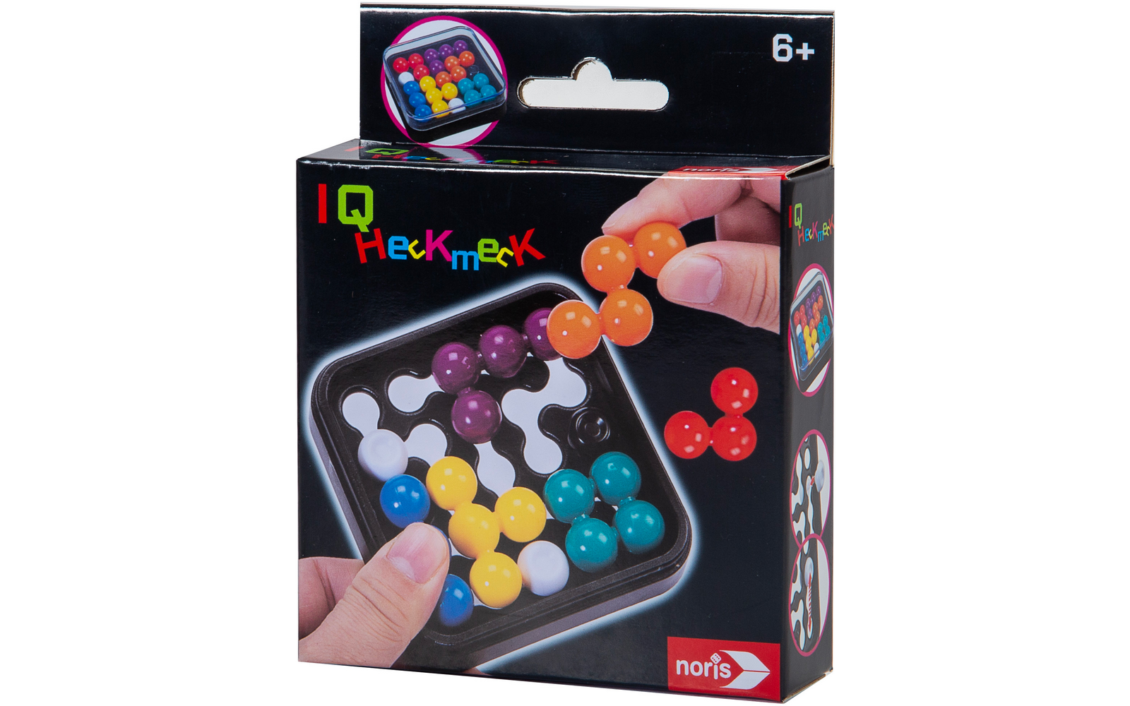 Hand hält ein IQ Knobelspiel mit bunten Kugeln auf einem schwarzen Spielfeld