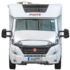 Camping-car blanc vu de face avec grande fenêtre et miroirs extérieurs
