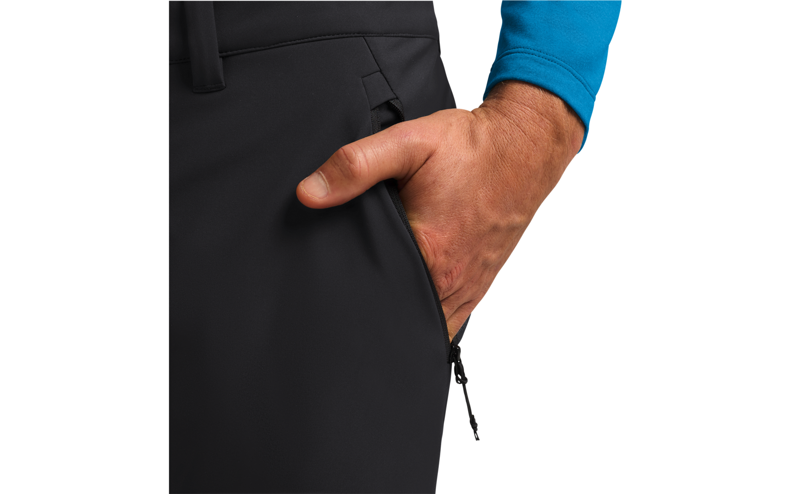 Hand eines Menschen steckt in der Seitentasche einer schwarzen Hose