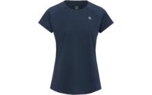 Dunkelblaues kurzärmeliges T‑Shirt mit Rundhalsausschnitt, Frontalansicht, kleines weißes Logo auf linker Brust