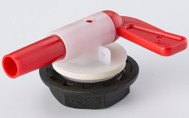 Roter und weißer Kunststoffhahn mit schwarzem Gewinde