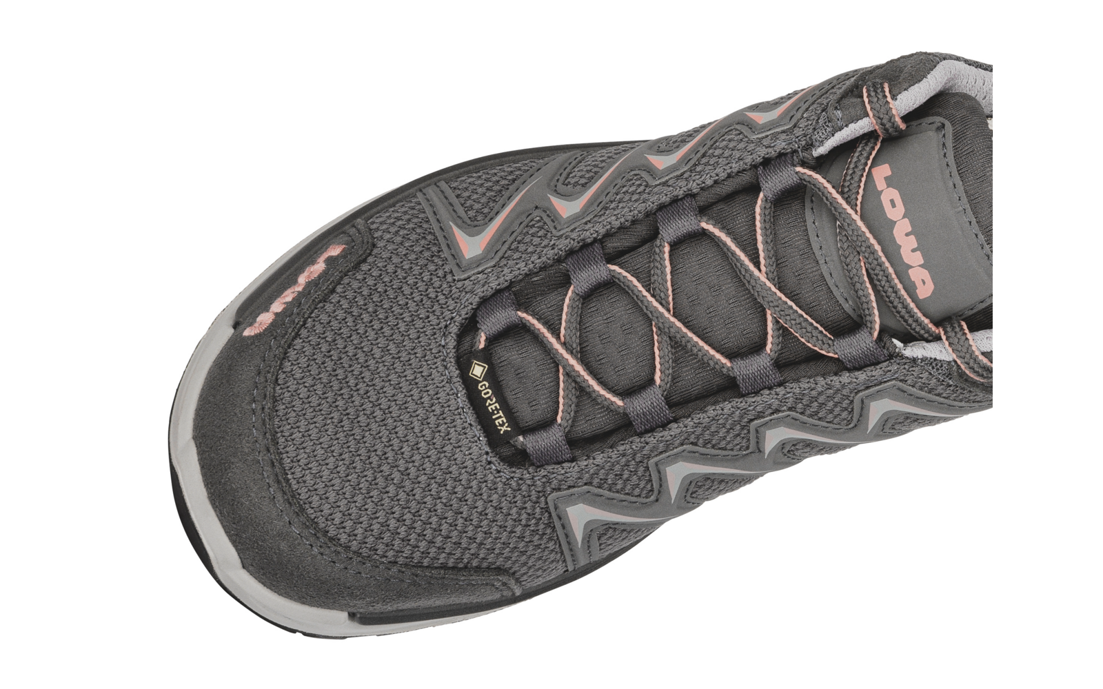 Vue de dessus d'une chaussure gris-noir avec accents roses, lacets, logo LOWA visible sur la languette et tige texturée