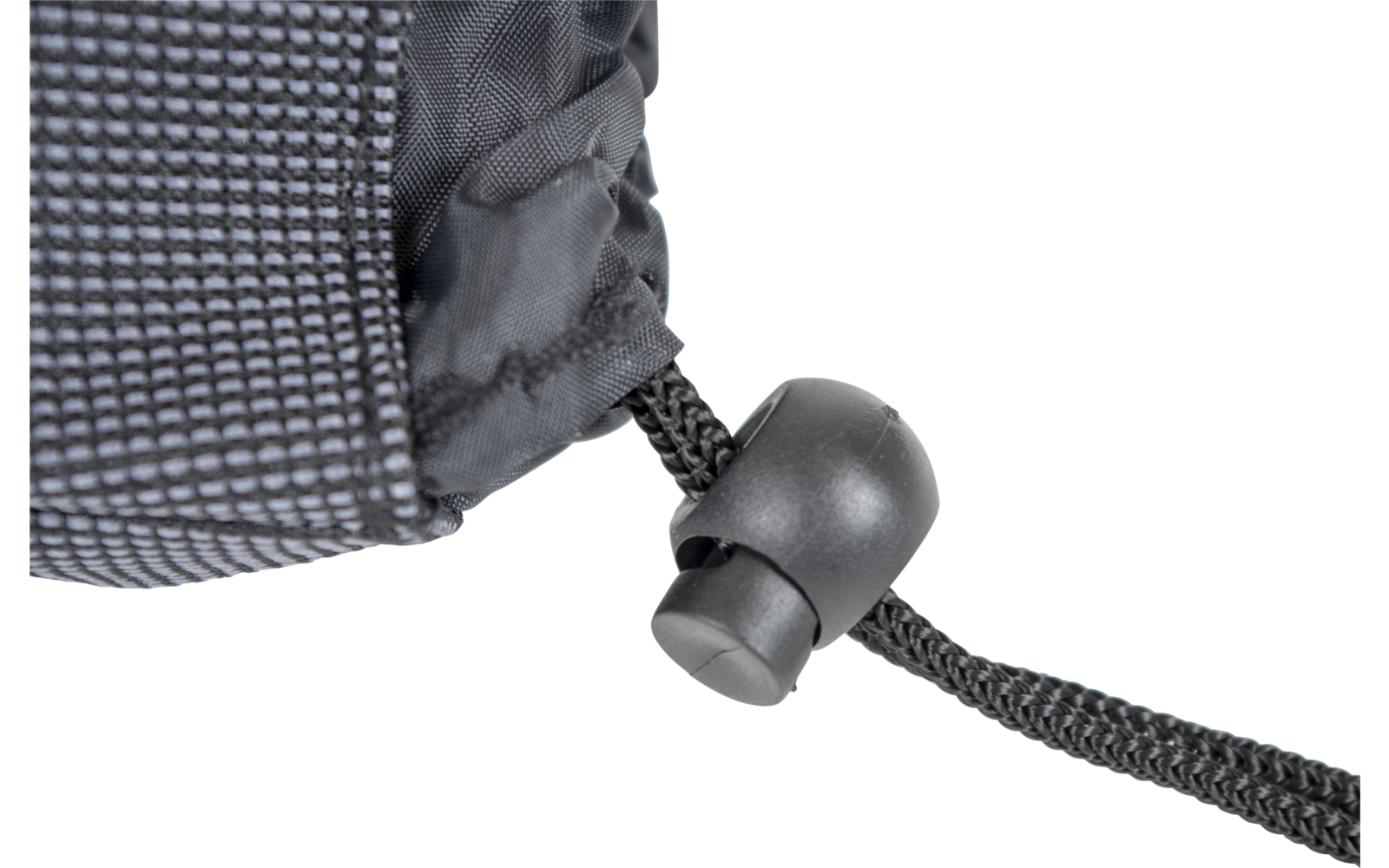 Gros plan d'un cordon noir tressé avec un bloqueur de cordon en plastique noir fixé à un tissu gris texturé
