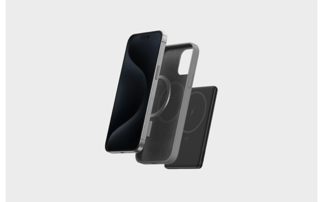 Deux coques de téléphone noires, une ouverte et une fermée, sur fond blanc