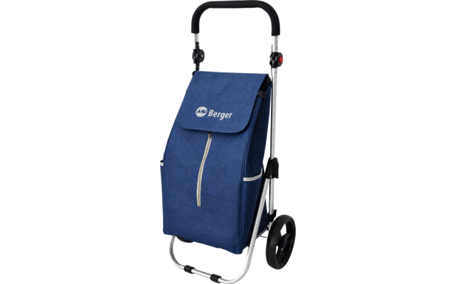 Zilverkleurig metalen frame met gebogen zwarte handgreep en twee grote zwarte wielen; daaraan bevestigd blauw stoffen tasje met klep, verticale ritssluiting en wit "AG Berger"-logo