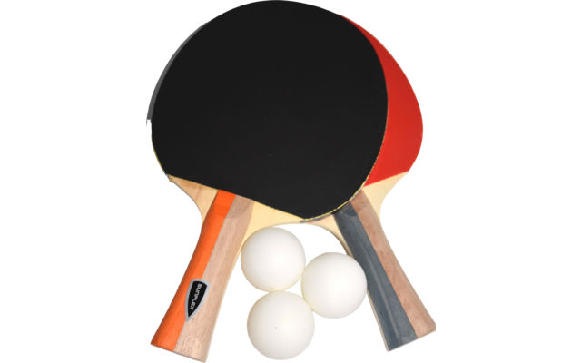 Zwei Tischtennisschläger, einer mit schwarzer und einer mit roter Schlagfläche, und drei weiße Tischtennisbälle
