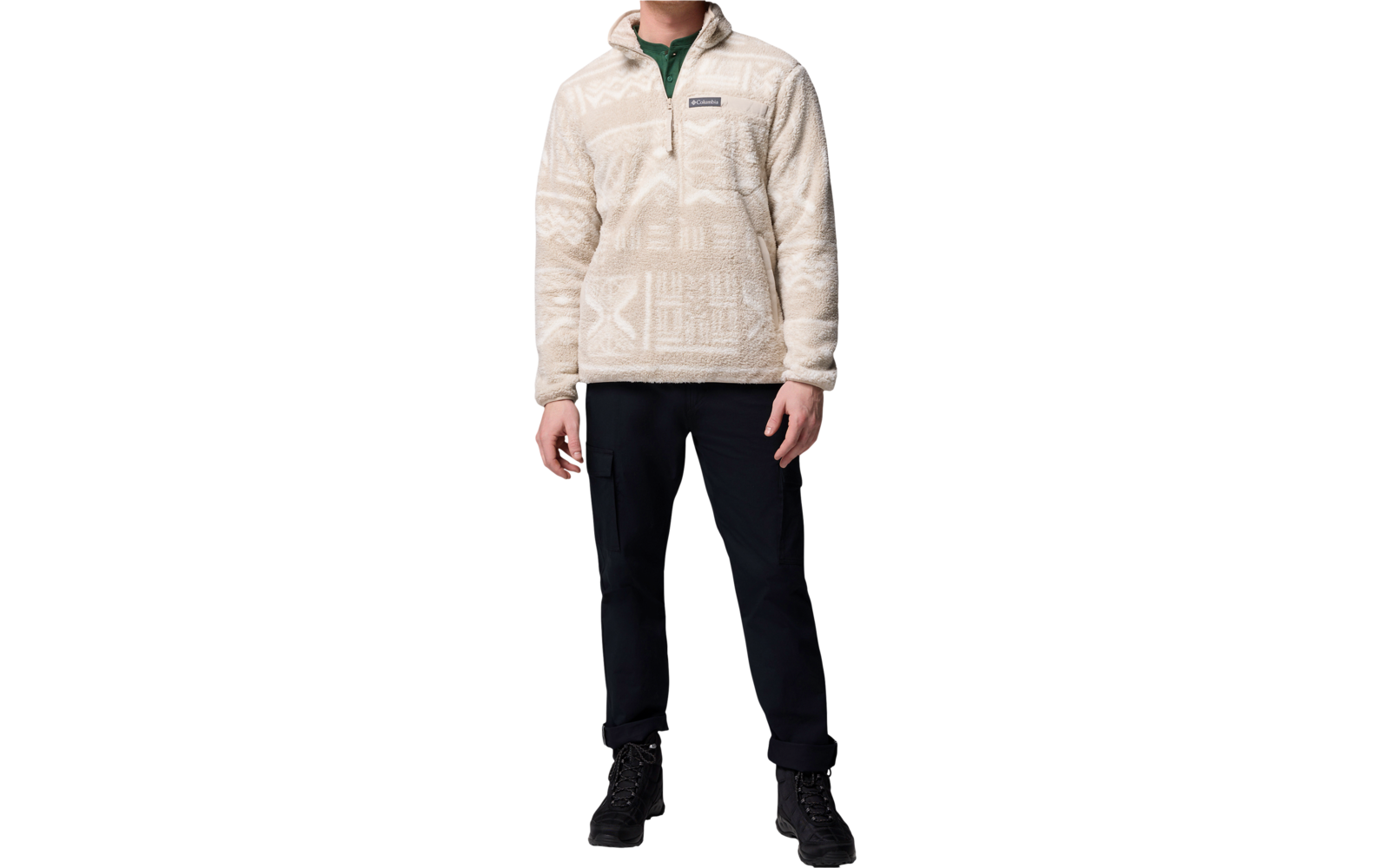 Person trägt eine helle Steppjacke und dunkle Hose