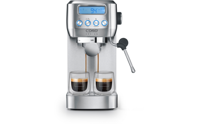Edelstahl-Espressomaschine mit blau beleuchtetem Display, vier runden Tasten und Dampflanze; zwei Espressoströme laufen in zwei gläserne Tassen auf dem Abtropfblech