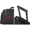 Schwarze Reisetasche mit roter Ziernaht, Tragegriff, Metallreißverschluss und ausgezogenem Teleskopgriff