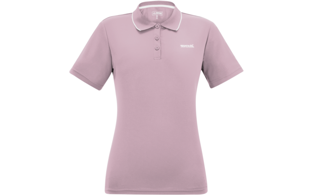 Hellrosa Poloshirt mit kurzen Ärmeln, Knopfleiste mit drei Knöpfen, weißer Paspel am Kragen, kleines weißes Logo auf der linken Brust