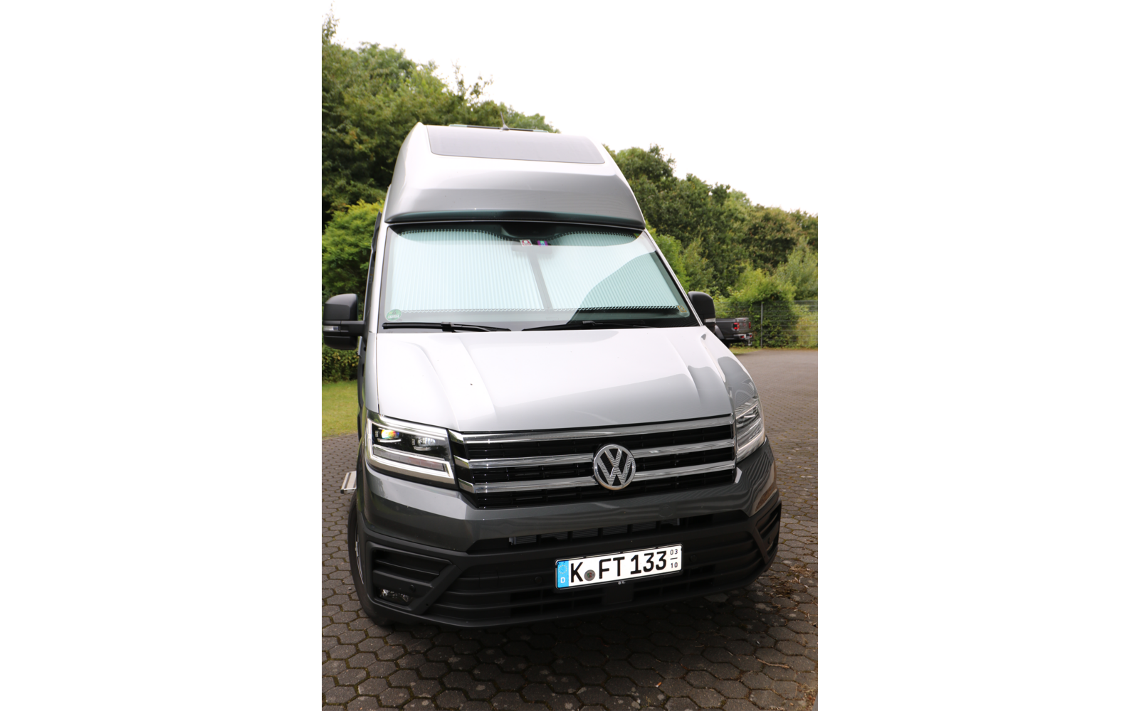 Produktbild Remis Fahrerhausverdunkelung REMIfront vertikales System f&uuml;r den MAN TGE / VW Crafter  1