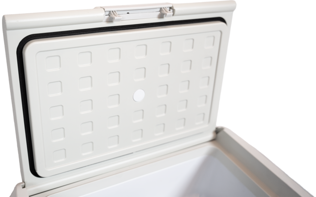 Aufgeklappter weißer Behälter mit gerasterter Innenseite des Deckels, schwarzer Gummidichtung am Deckelrand und sichtbarem leerem Innenraum