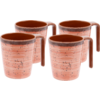 Vier rosa-hellbraune Becher mit dunklen Sprenkeln, jeweils mit dunkelbraunem Innenraum und Griff, auf weißem Hintergrund
