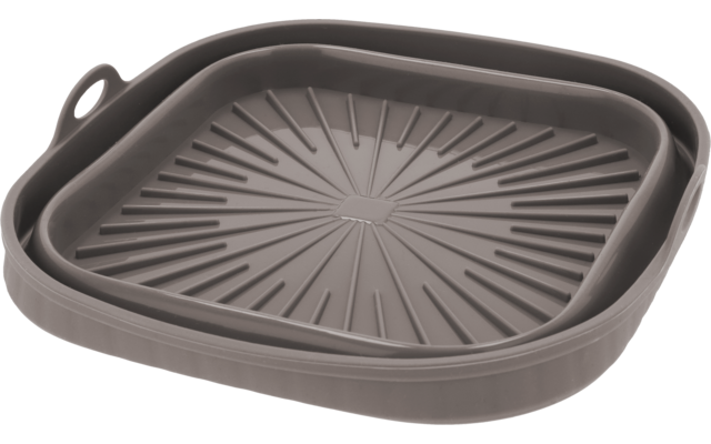 Tappetino quadrato grigio con bordo rialzato, scanalature radiali al centro e un foro rotondo per appendere in un angolo