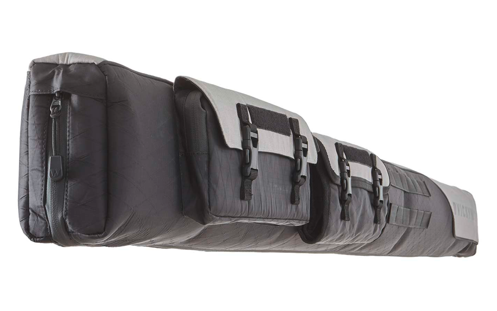 Lange gepolsterte graue Tasche mit drei außen angebrachten Taschen, Schnallen, Reißverschlüssen und Stofflaschen