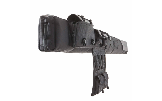 Lange gepolsterte schwarze Tragetasche mit mehreren Außentaschen, Riemen und Schnallen vor weißem Hintergrund