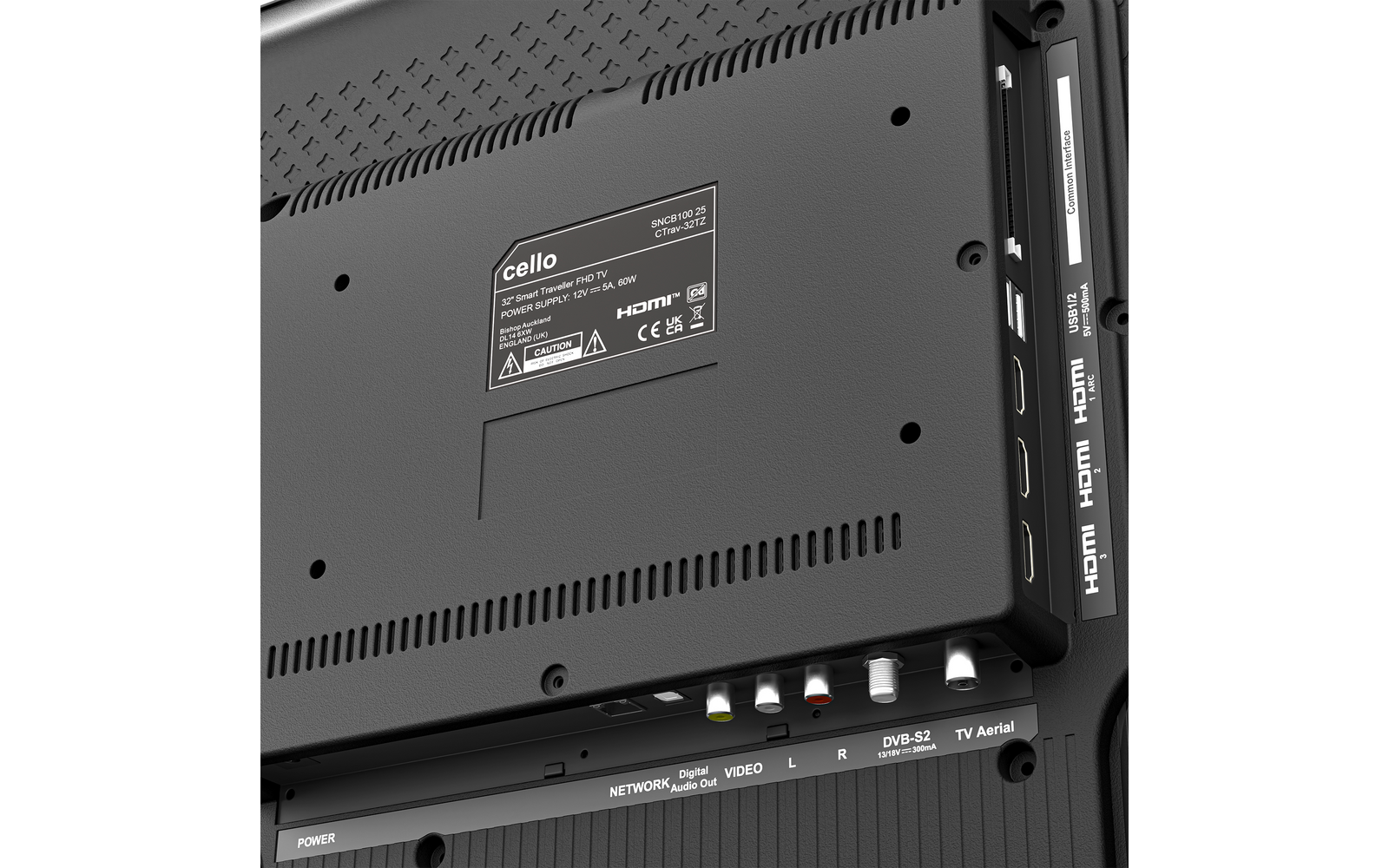 Achterzijde van een zwarte televisie met label 'cello', ventilatieopeningen en zichtbare aansluitingen: aan de zijkant HDMI- en USB-poorten, onderaan netwerk-, audio-, video-, L/R-aansluitingen, DVB-S2 antenneconnector en voedingsaansluiting