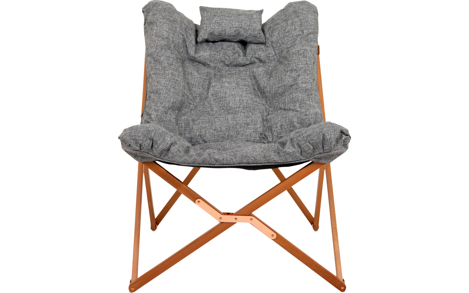 Grauer, gepolsterter Sessel mit kleinem Kopfkissen und gekreuzten Holzbeinen