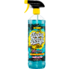 Plastiksprühflasche mit blauem Reiniger und gelbem Sprühkopf