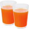 Zwei Gläser mit orangefarbenem Saft