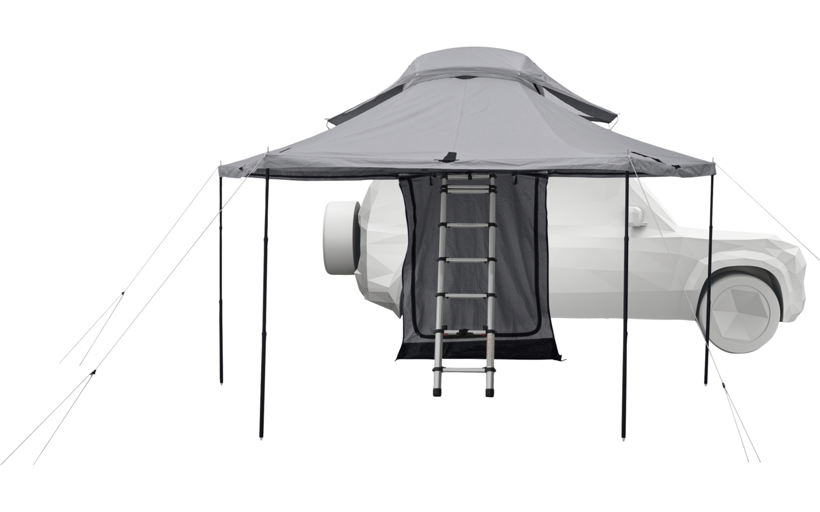 Weißes Auto mit auf dem Dach montiertem Zelt, ausgeklappte Leiter zum Zelteingang, Vordach mit Stangen und Abspannleinen