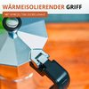 Gros plan d'une cafetière italienne argentée avec une poignée noire isolante et une charnière métallique sur une surface en bois ; arrière-plan flou