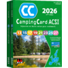 Cover der CampingCard ACSI 2026 mit einer grünen Farbgebung und einem Bild eines Campingplatzes mit See und Bäumen