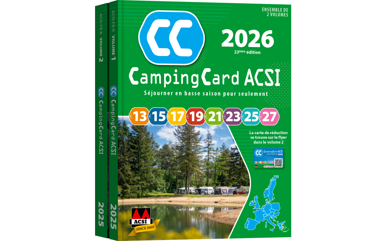 Cover der CampingCard ACSI 2026 mit einer grünen Farbgebung und einem Bild eines Campingplatzes mit See und Bäumen
