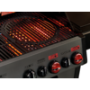 Gasgrill mit glühenden Kohlen und drei roten Kontrollknöpfen