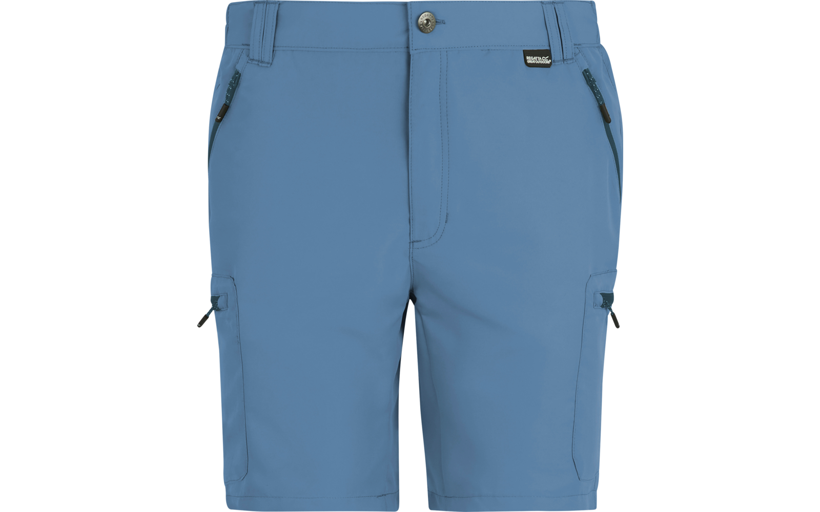 Hellblaue kurze Shorts mit Bund, Knopfverschluss und sichtbarer Schrittnaht, Gürtelschlaufen, zwei schräge Reißverschlusstaschen vorn, je eine Reißverschluss-Cargotasche an den Oberschenkeln, kleines rechteckiges Markenetikett vorn am Bund