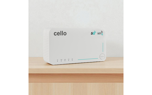 Weißes rechteckiges Gerät mit Schriftzug 'cello', 5G- und Wi‑Fi-Symbole, vertikale LED‑Leiste, runde Power‑Taste, kleine Kontrolllampen und Lüftungsöffnungen, auf einer Holzoberfläche