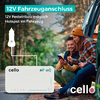 Zwei Personen (Mann mit Brille, Frau mit orangefarbener Mütze) sitzen neben offenem Auto und schauen auf ein Smartphone. Links unten ein weißes Gerät mit Schriftzug 'cello', LEDs und Symbolen; oben links grüner Balken mit Text '12V Fahrzeuganschluss'