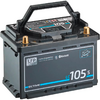 Schwarze Autobatterie mit blauem und weißem Schriftzug, Tragegriff oben