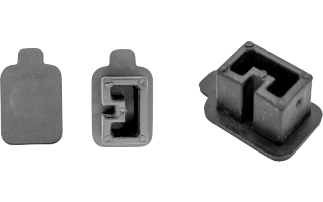 Trois pièces rectangulaires noires sur fond blanc. Deux sont présentées debout et ouvertes, laissant voir une nervure centrale; la troisième est inclinée et montre la forme extérieure et une petite languette rectangulaire