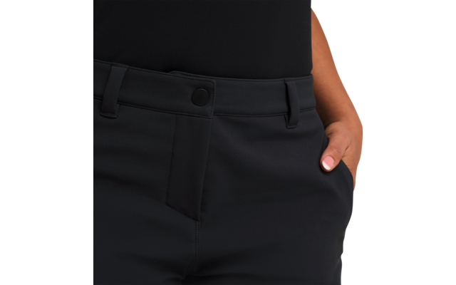 Schwarze Hose mit Hand in der Hosentasche