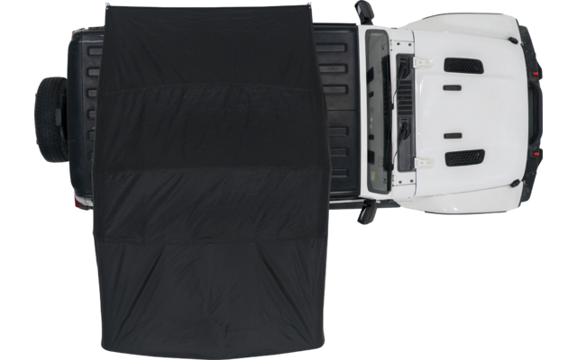 Draufsicht auf weißen Geländewagen mit schwarzer Plane über der Ladefläche