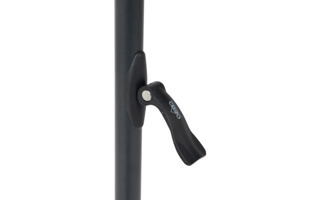 Schwarzer Handgriff an grauem Stab