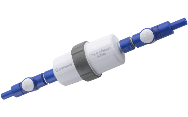 Een wit waterfilter met blauwe aansluitingen aan beide zijden