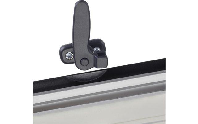 Nahaufnahme eines schwarzen Kunststoffhebels an einem Metallprofil mit zwei sichtbaren Schrauben und silberner Paneelkante