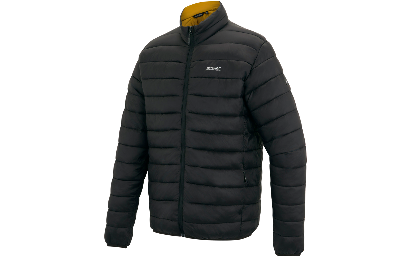 Schwarze gesteppte Jacke mit Frontreißverschluss, Stehkragen, gelbem Innenfutter am Kragen, horizontalen Steppnähten, zwei seitlichen Reißverschlusstaschen und kleinem Logo auf der linken Brust