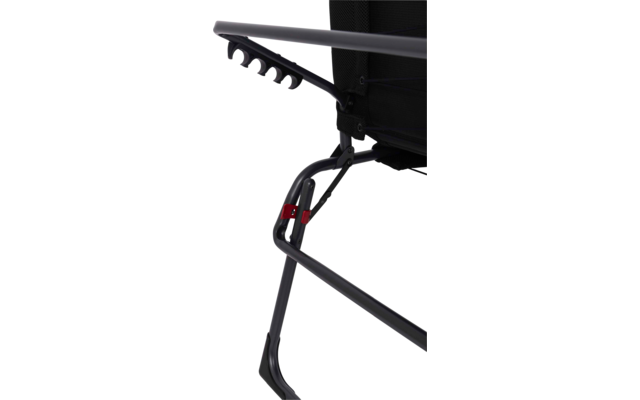 Zwart metalen frame en zwarte stofrug, horizontale armleuning met vijf halfronde uitsparingen, rood clipje op de onderste frameverbinding