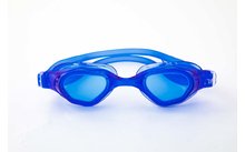 Blaue Schwimmbrille auf weißem Hintergrund