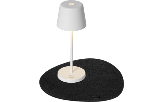 Weiße tischlampe mit rundem schwarzem Untersetzer